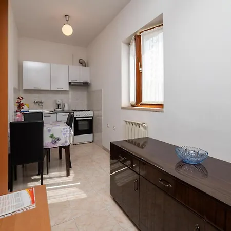 Amazing Apartment In Pula With Wifi 普拉