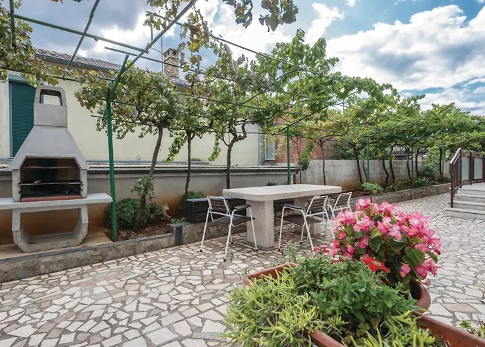 Stunning Apartment In Pula With Wifi Apartman Pula